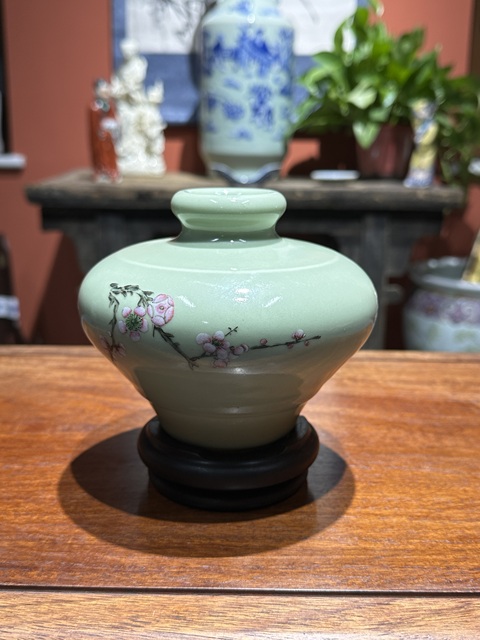 古玩陶瓷清代乾隆粉青釉梅瓶拍賣，當(dāng)前價(jià)格26800元