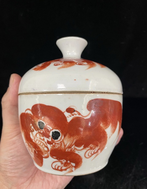 古玩陶瓷礬紅獅子紋糖罐拍賣，當(dāng)前價(jià)格666元