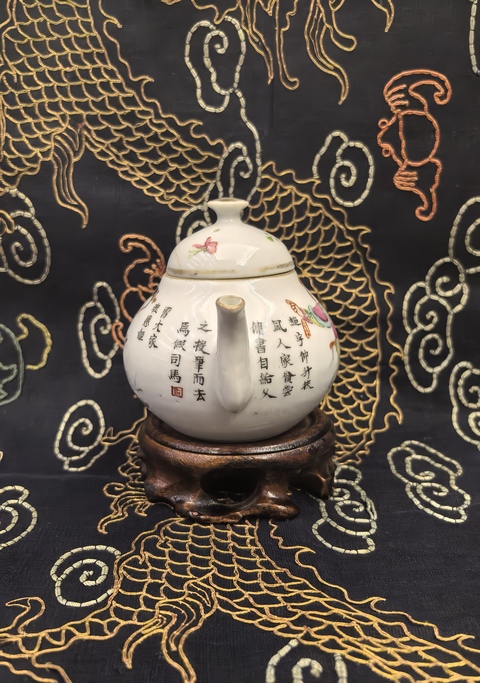 古玩陶瓷道光粉彩無雙譜人物茶壺拍賣,當(dāng)前價(jià)格8888元