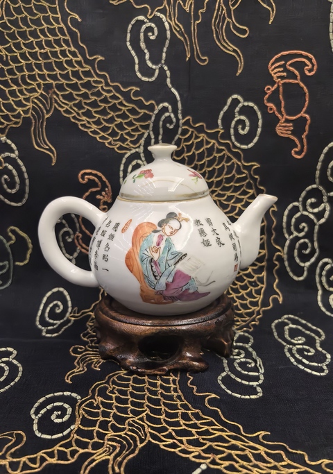 古玩陶瓷道光粉彩無雙譜人物茶壺拍賣,當(dāng)前價(jià)格8888元