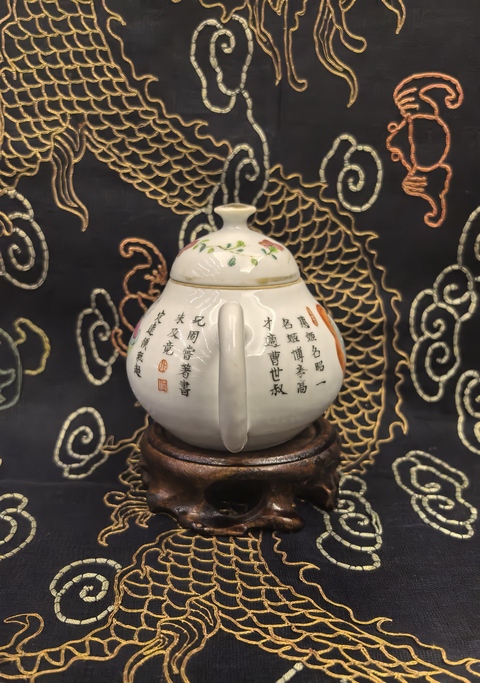 古玩陶瓷道光粉彩無雙譜人物茶壺拍賣,當(dāng)前價(jià)格8888元