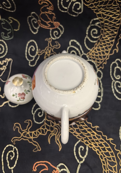 古玩陶瓷道光粉彩無雙譜人物茶壺拍賣,當(dāng)前價(jià)格8888元