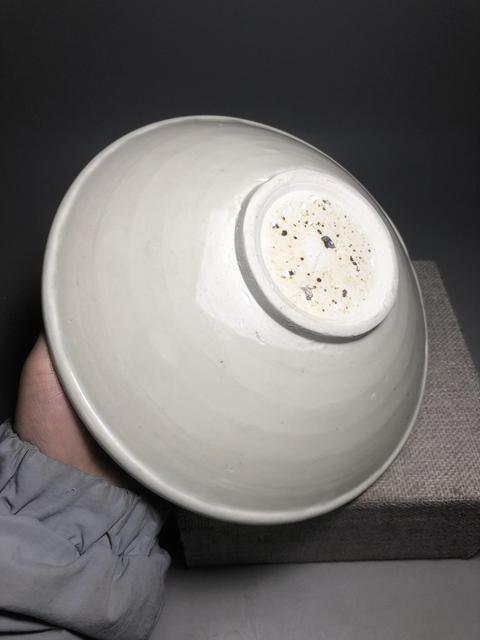 古玩陶瓷五代至北宋,白釉大唇口碗拍賣,當(dāng)前價格2000元