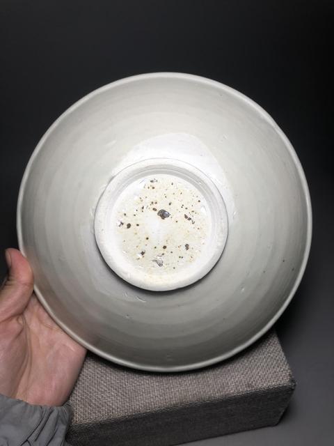 古玩陶瓷五代至北宋,白釉大唇口碗拍賣,當(dāng)前價格2000元