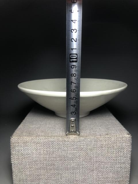 古玩陶瓷五代至北宋,白釉大唇口碗拍賣,當(dāng)前價格2000元