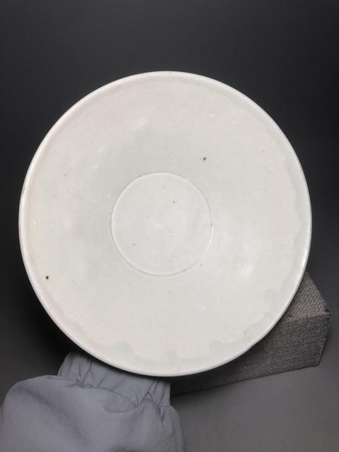 古玩陶瓷五代至北宋,白釉大唇口碗拍賣,當(dāng)前價格2000元