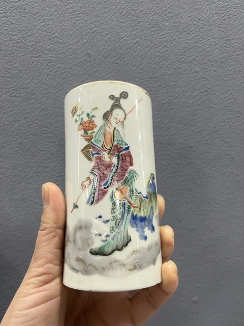 古玩陶瓷粉彩人物故事紋筆筒拍賣,當(dāng)前價格8500元