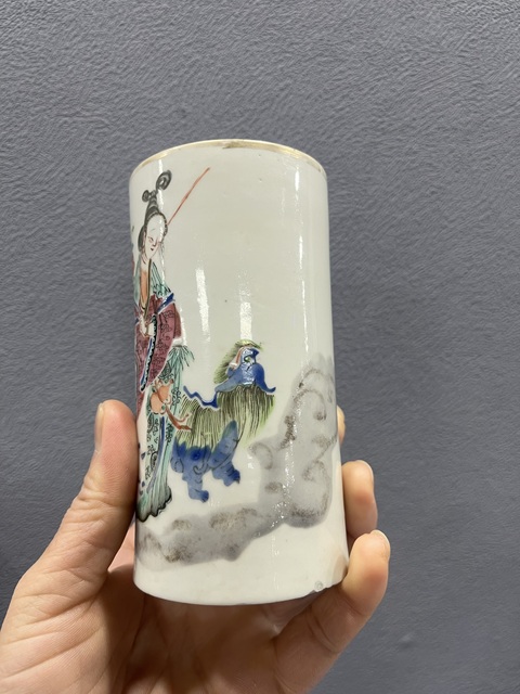 古玩陶瓷粉彩人物故事紋筆筒拍賣,當(dāng)前價格8500元