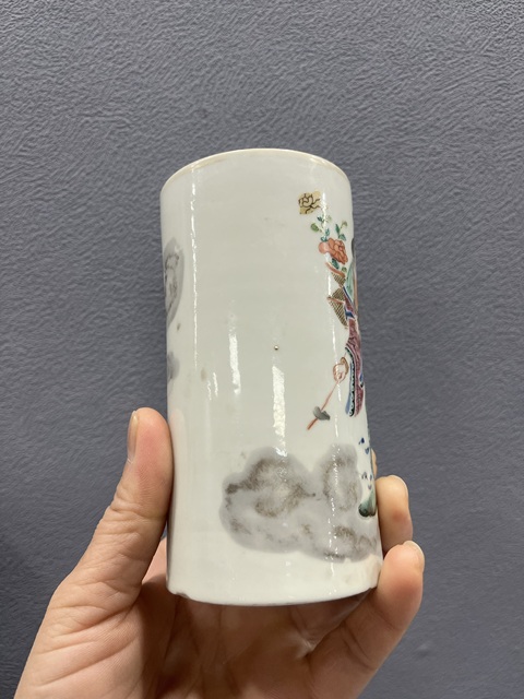 古玩陶瓷粉彩人物故事紋筆筒拍賣,當(dāng)前價格8500元