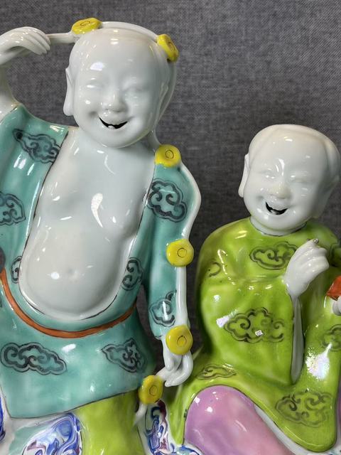 古玩陶瓷雍正粉彩和合二仙造像拍賣，當前價格18888元