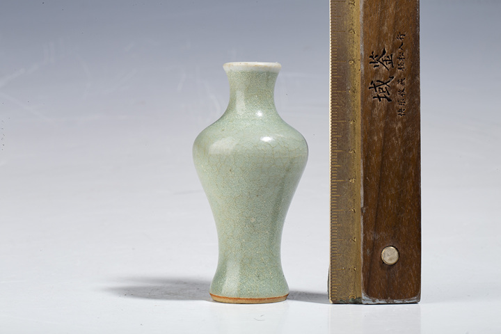 古玩陶瓷清中晚·魚籽黃釉小荸薺瓶真品鑒賞圖