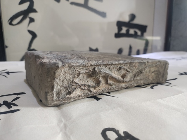 古玩陶瓷龍紋漢磚拍賣,當前價格1700元