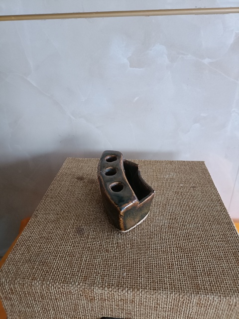 古玩陶瓷清代紫金黑釉筆插拍賣，當前價格298元