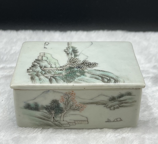 古玩陶瓷粉彩山水四方印盒拍賣,當(dāng)前價(jià)格3800元