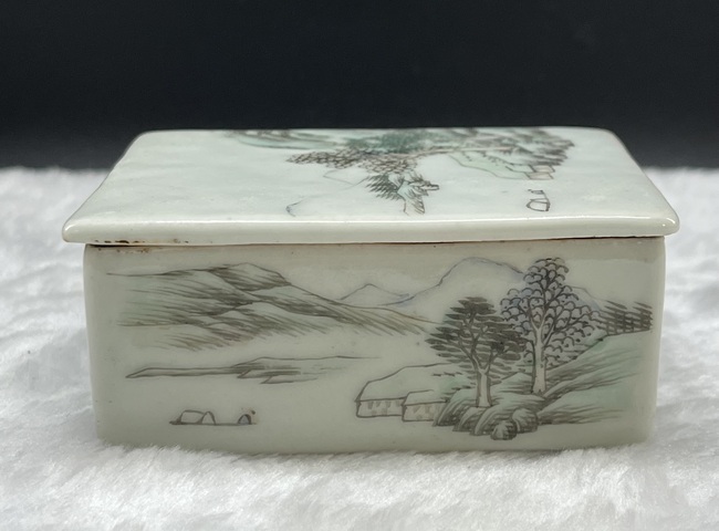 古玩陶瓷粉彩山水四方印盒拍賣,當(dāng)前價(jià)格3800元