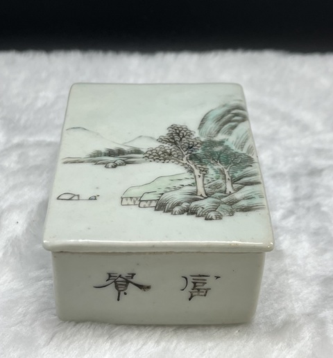 古玩陶瓷粉彩山水四方印盒拍賣,當(dāng)前價(jià)格3800元