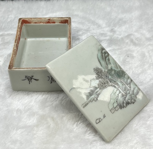 古玩陶瓷粉彩山水四方印盒拍賣,當(dāng)前價(jià)格3800元