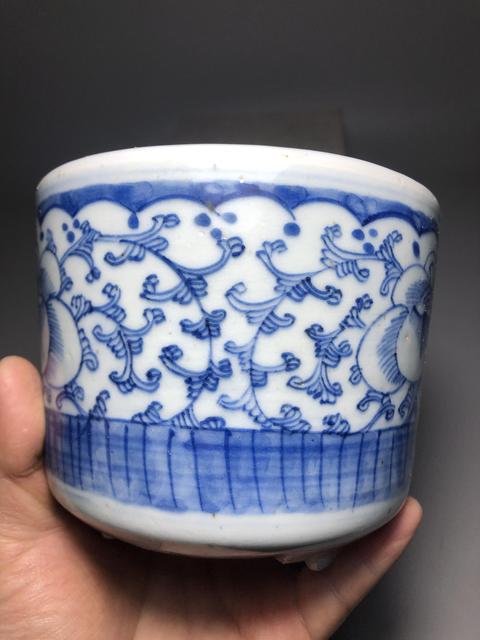 古玩陶瓷清中期,青花淡描花卉紋香爐拍賣,當前價格2000元