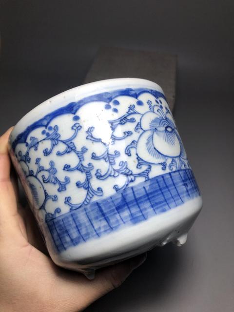 古玩陶瓷清中期,青花淡描花卉紋香爐拍賣,當前價格2000元