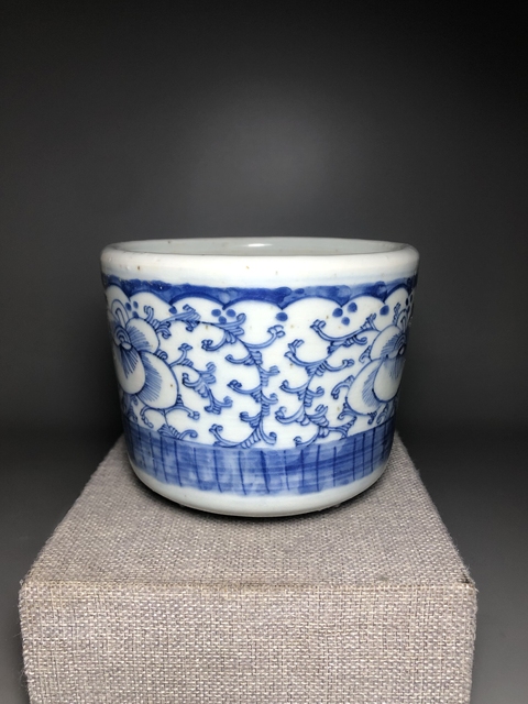 古玩陶瓷清中期,青花淡描花卉紋香爐拍賣,當前價格2000元