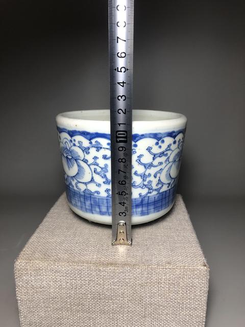 古玩陶瓷清中期,青花淡描花卉紋香爐拍賣,當前價格2000元