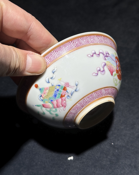 古玩陶瓷粉彩描金八寶紋小碗(老胎后加彩)拍賣,當前價格4800元