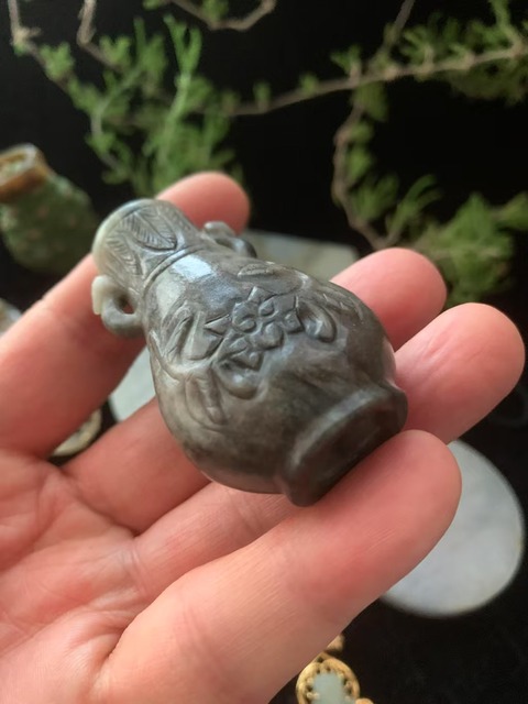 古玩玉器清代翡翠雕“花卉紋瓶”拍賣,當前價格19000元
