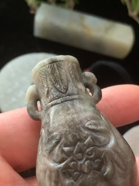 古玩玉器清代翡翠雕“花卉紋瓶”拍賣,當前價格19000元