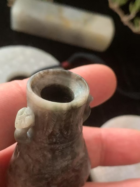 古玩玉器清代翡翠雕“花卉紋瓶”拍賣,當前價格19000元