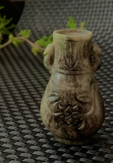 古玩玉器清代翡翠雕“花卉紋瓶”拍賣,當前價格19000元