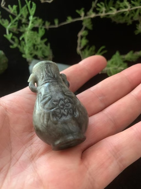 古玩玉器清代翡翠雕“花卉紋瓶”拍賣,當前價格19000元
