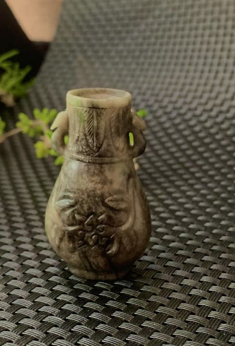 古玩玉器清代翡翠雕“花卉紋瓶”拍賣,當前價格19000元