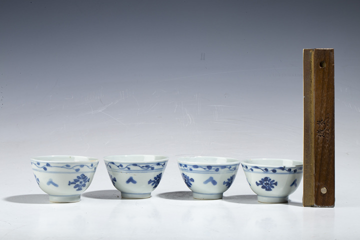 古玩陶瓷清中晚?青花花卉紋杯一組拍賣，當前價格8888元