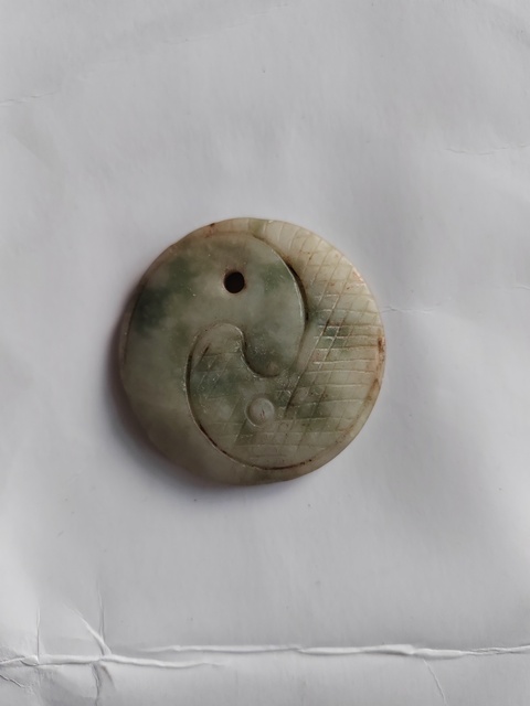 古玩玉器獨(dú)山玉雕“八卦牌”拍賣，當(dāng)前價(jià)格77元