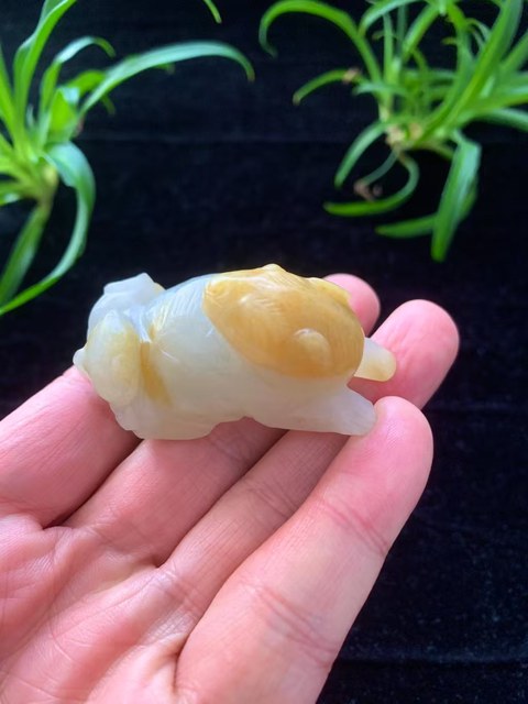 古玩玉器清代翡翠雕“瑞獸”擺件拍賣,當前價格14000元