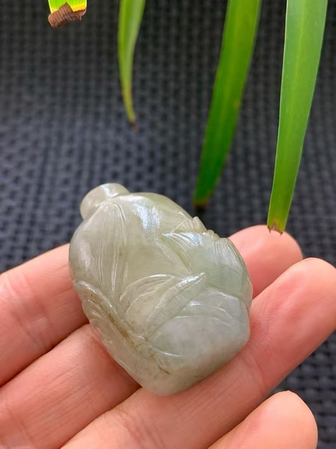 古玩玉器晚清天然翡翠雕“鼻煙壺”拍賣,當前價格4500元
