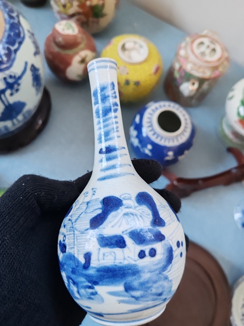 古玩陶瓷清中期青花山水紋膽瓶拍賣,當(dāng)前價格2280元