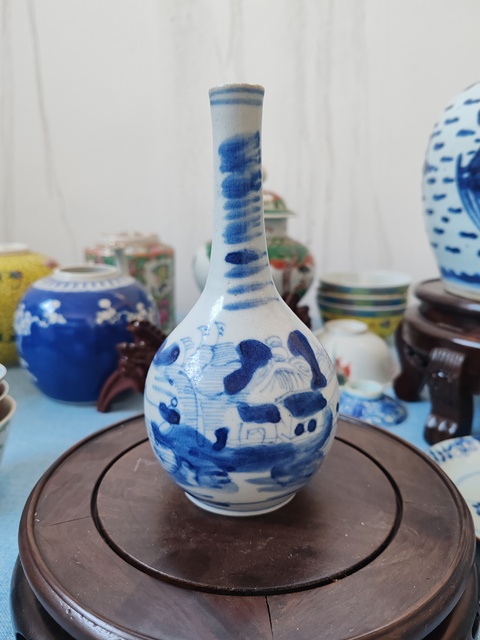 古玩陶瓷清中期青花山水紋膽瓶拍賣,當(dāng)前價格2280元