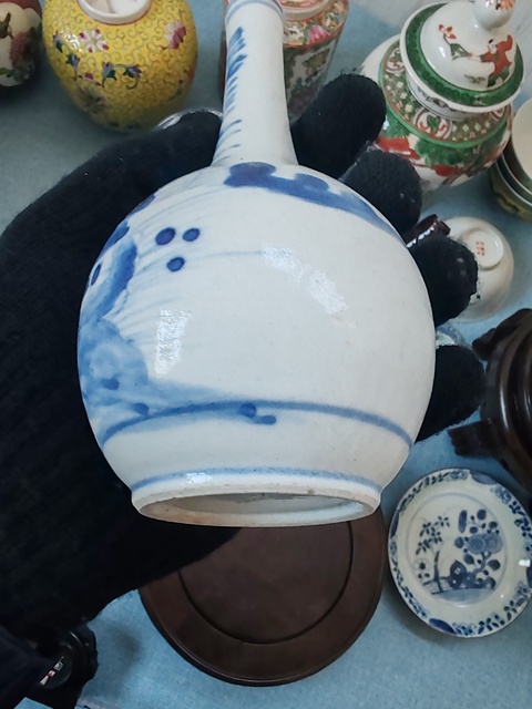 古玩陶瓷清中期青花山水紋膽瓶拍賣,當(dāng)前價格2280元