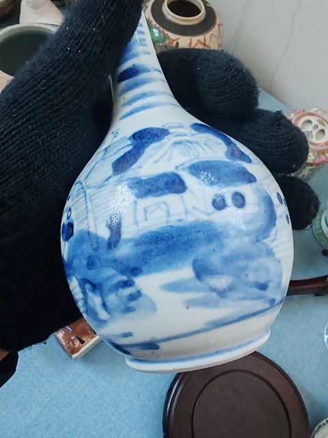 古玩陶瓷清中期青花山水紋膽瓶拍賣,當(dāng)前價格2280元