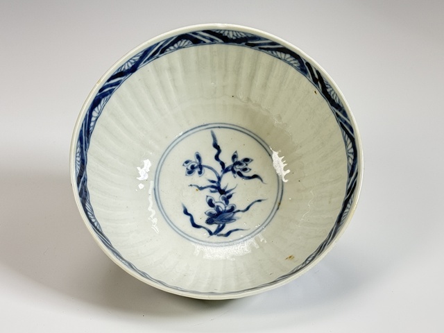 古玩陶瓷清康熙 青花四季花卉紋瓜楞碗拍賣,當(dāng)前價格3300元