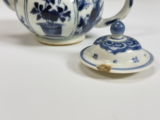 古玩陶瓷清康熙·青花侍女花卉紋執壺拍賣,當前價格3500元