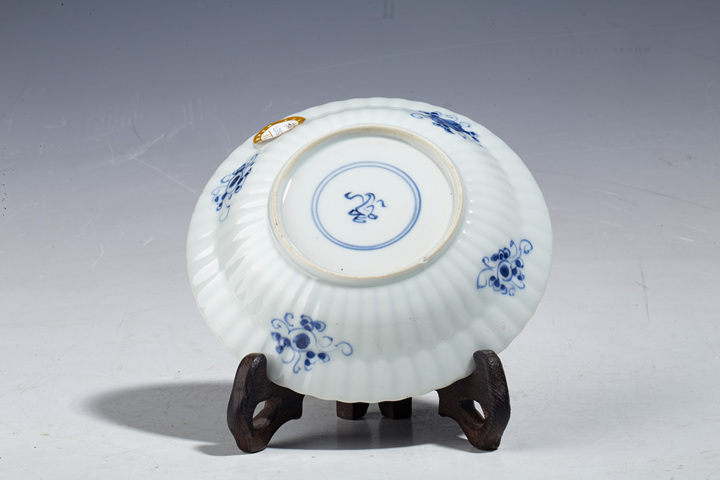 古玩陶瓷清康熙·青花魚藻紋花口碟真品鑒賞圖