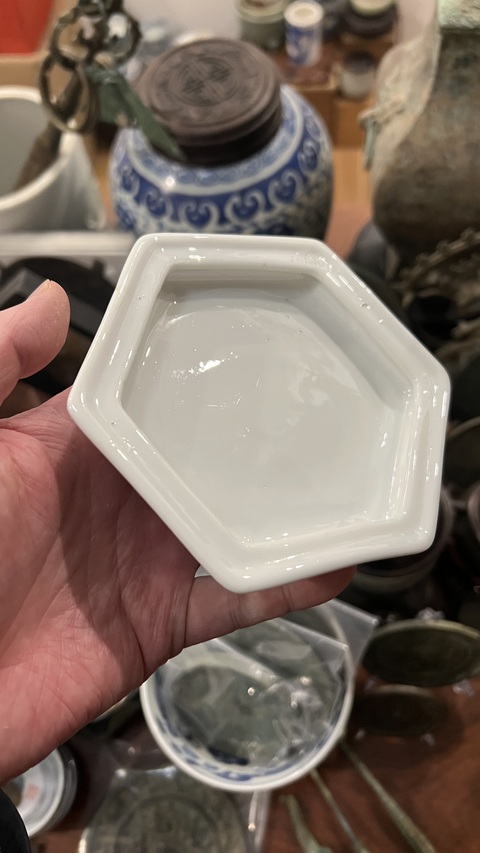 古玩陶瓷民國六方白釉洗拍賣，當前價格477元