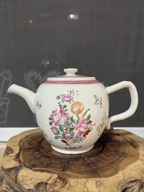 乾隆·粉彩花卉紋大壺拍賣，當前價格1980元