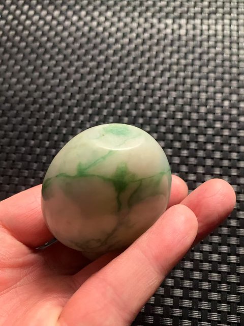 古玩玉器清代天然翡翠雕“素紋鼻煙壺”拍賣,當(dāng)前價(jià)格21000元