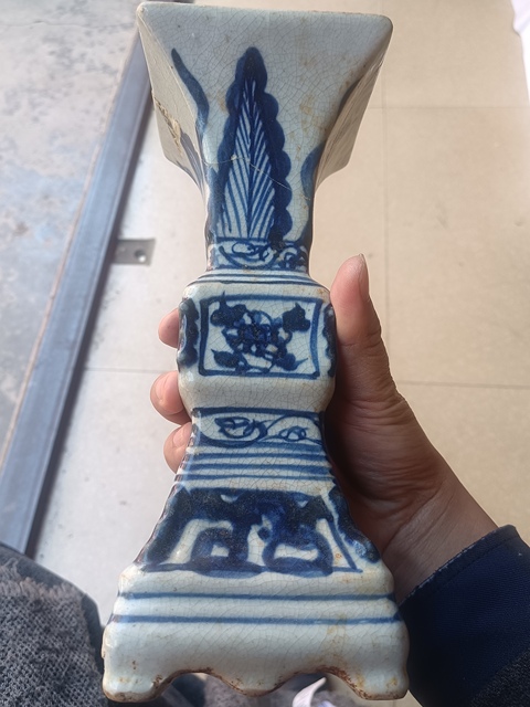 古玩陶瓷青花芭蕉紋四方花觚，當時仿古作品拍賣，當前價格5000元