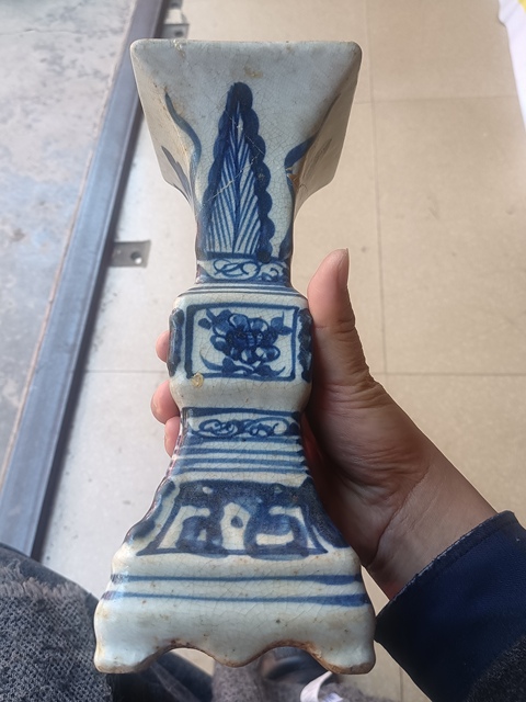 古玩陶瓷青花芭蕉紋四方花觚，當時仿古作品拍賣，當前價格5000元