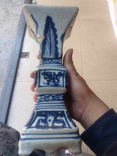 古玩陶瓷青花芭蕉紋四方花觚，當時仿古作品拍賣，當前價格5000元