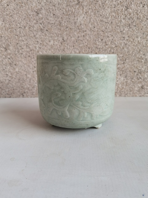 古玩陶瓷豆青釉刻花三足爐拍賣,當前價格398元